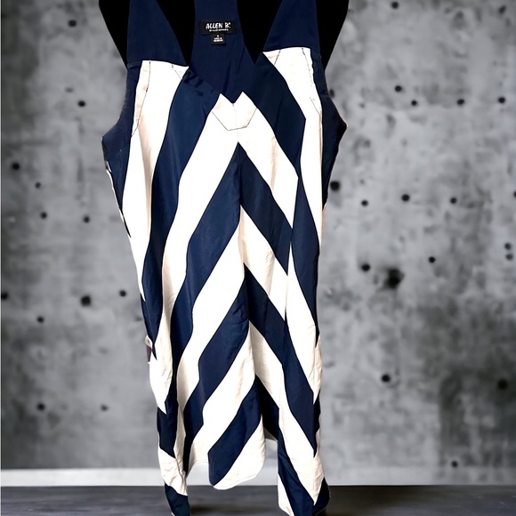 Like new spaghetti strap sun dress great for a cruise. - Picture 2 of 5